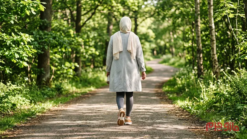 پیادهروی روزانه در پارک با کفش پیادهروی زنانه راحت